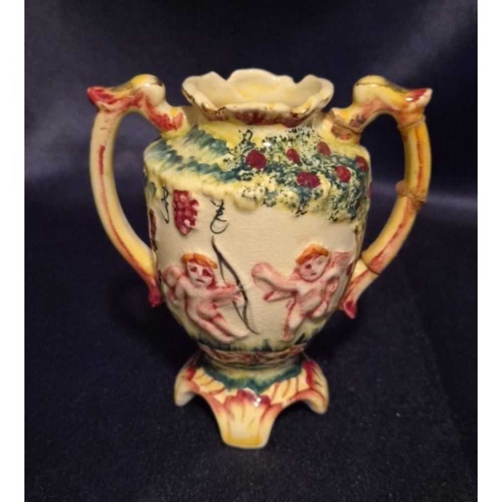 Vintage Small Ceramic Vase Urn Cherubs Angel Made In Occupied Japan.‎